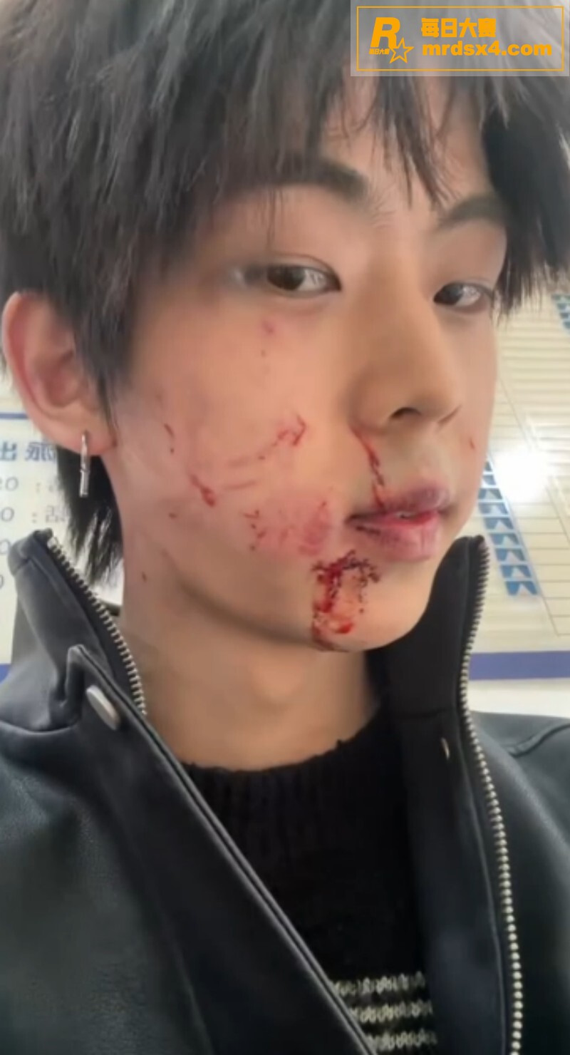 男模吐槽富婆鲍鱼味太相关图片34