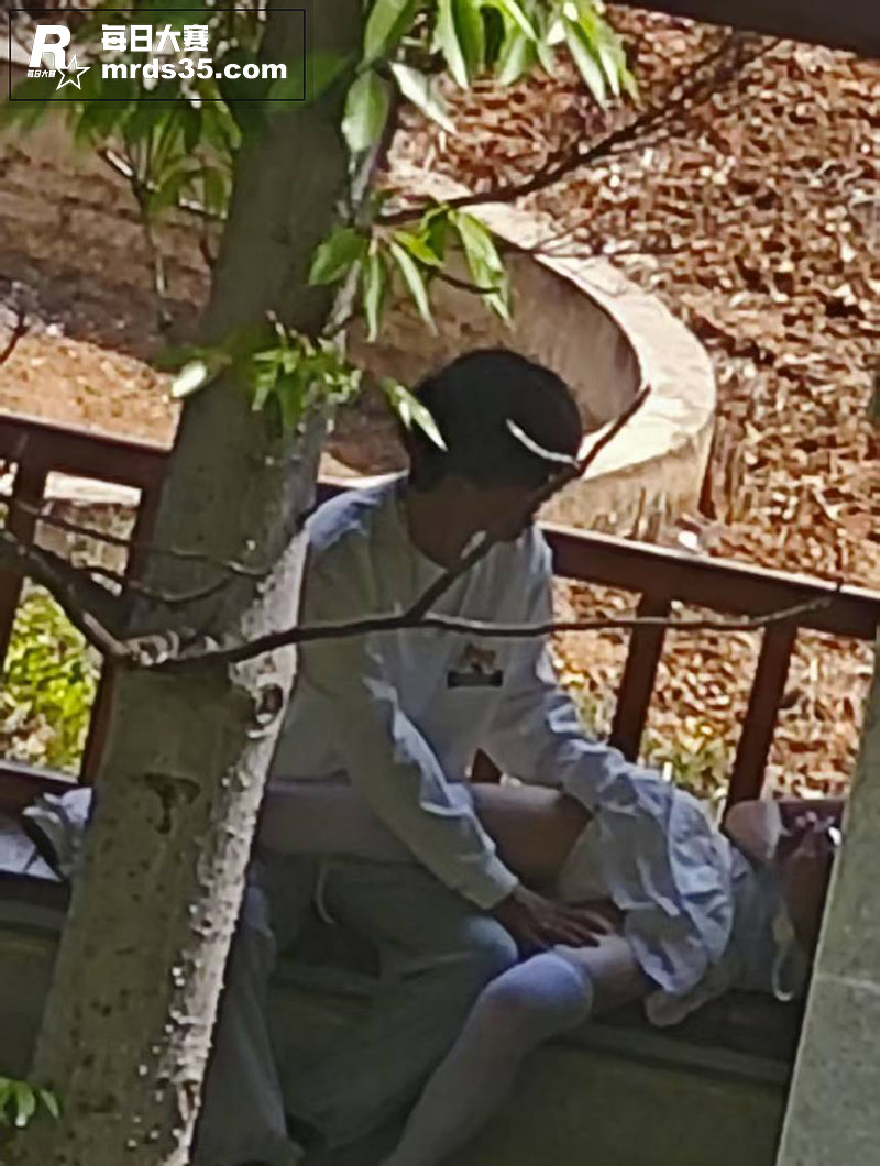 云南丘北县一对小情侣相关图片4