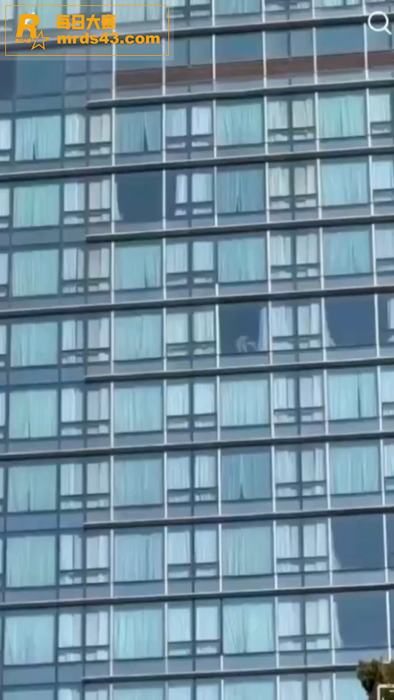 高楼大厦男女窗边性爱相关图片1