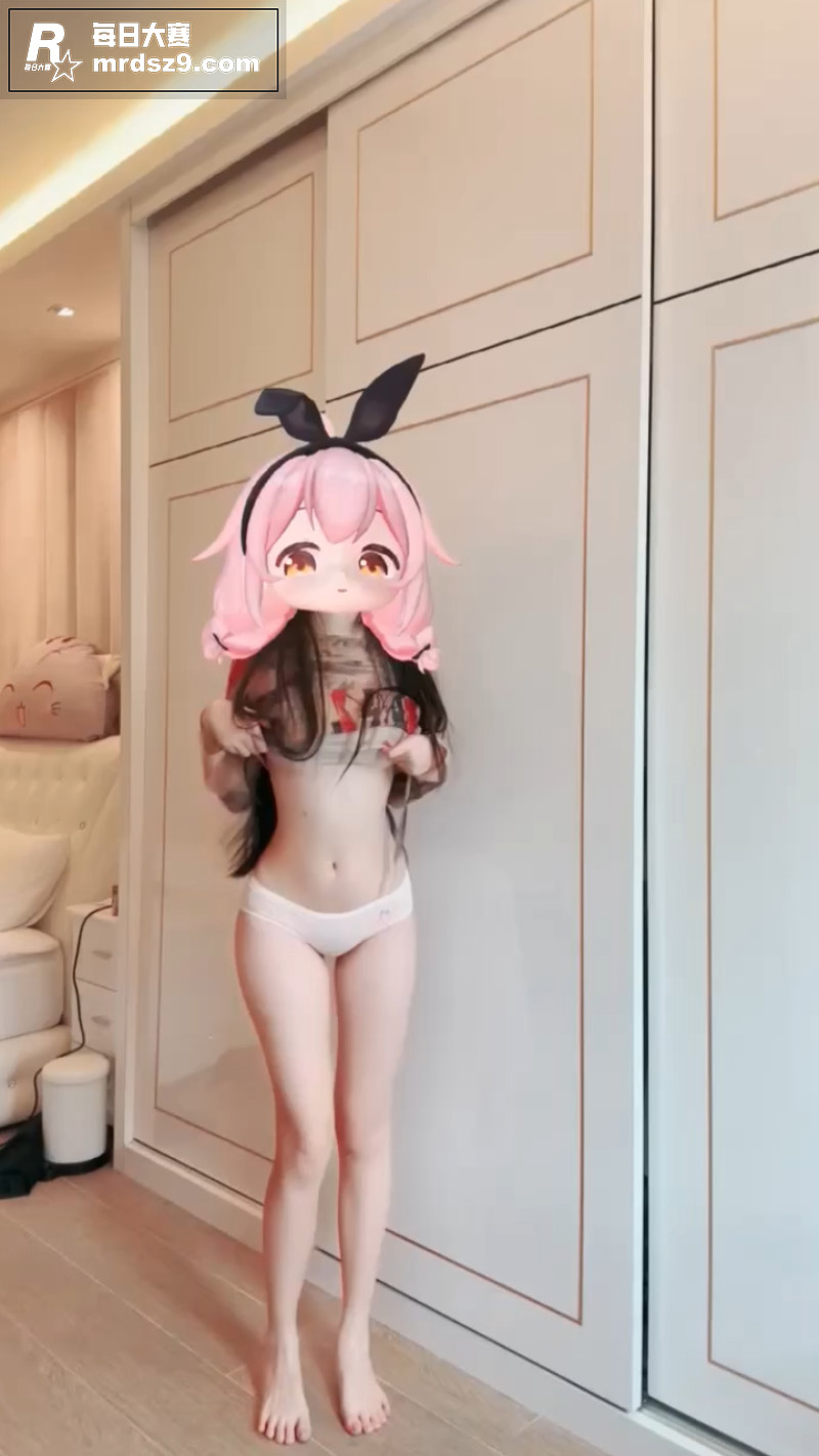 抖音G奶御姐 祈愿铃相关图片3