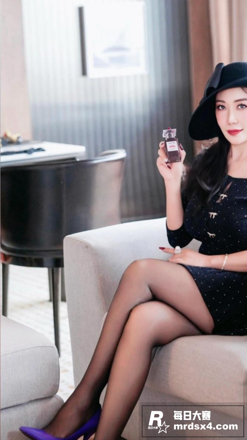 抖音性感少妇 秋芊月相关图片1