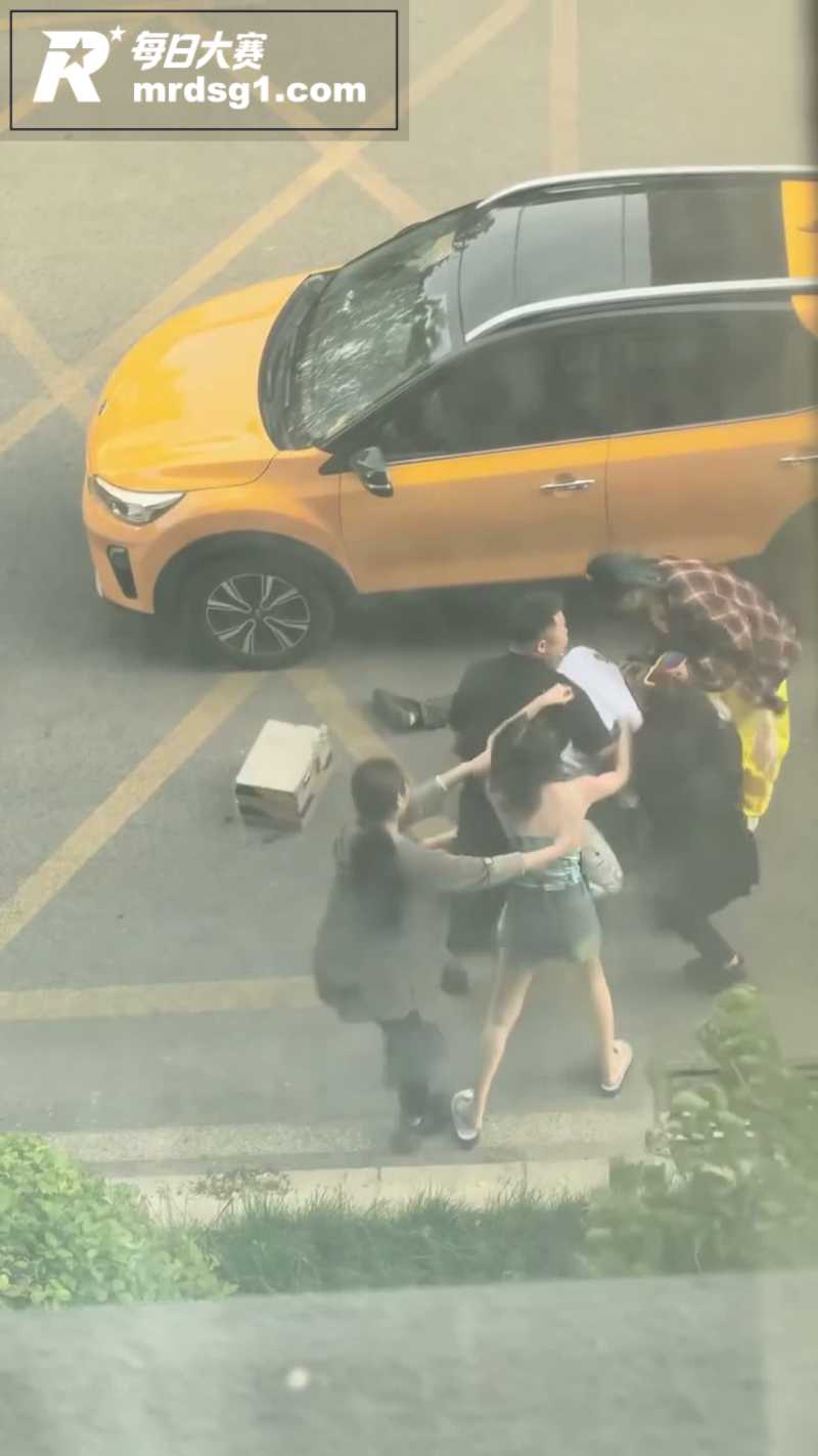 网传接头男女混战 黑相关图片6 网传接头男女混战 黑相关图片6