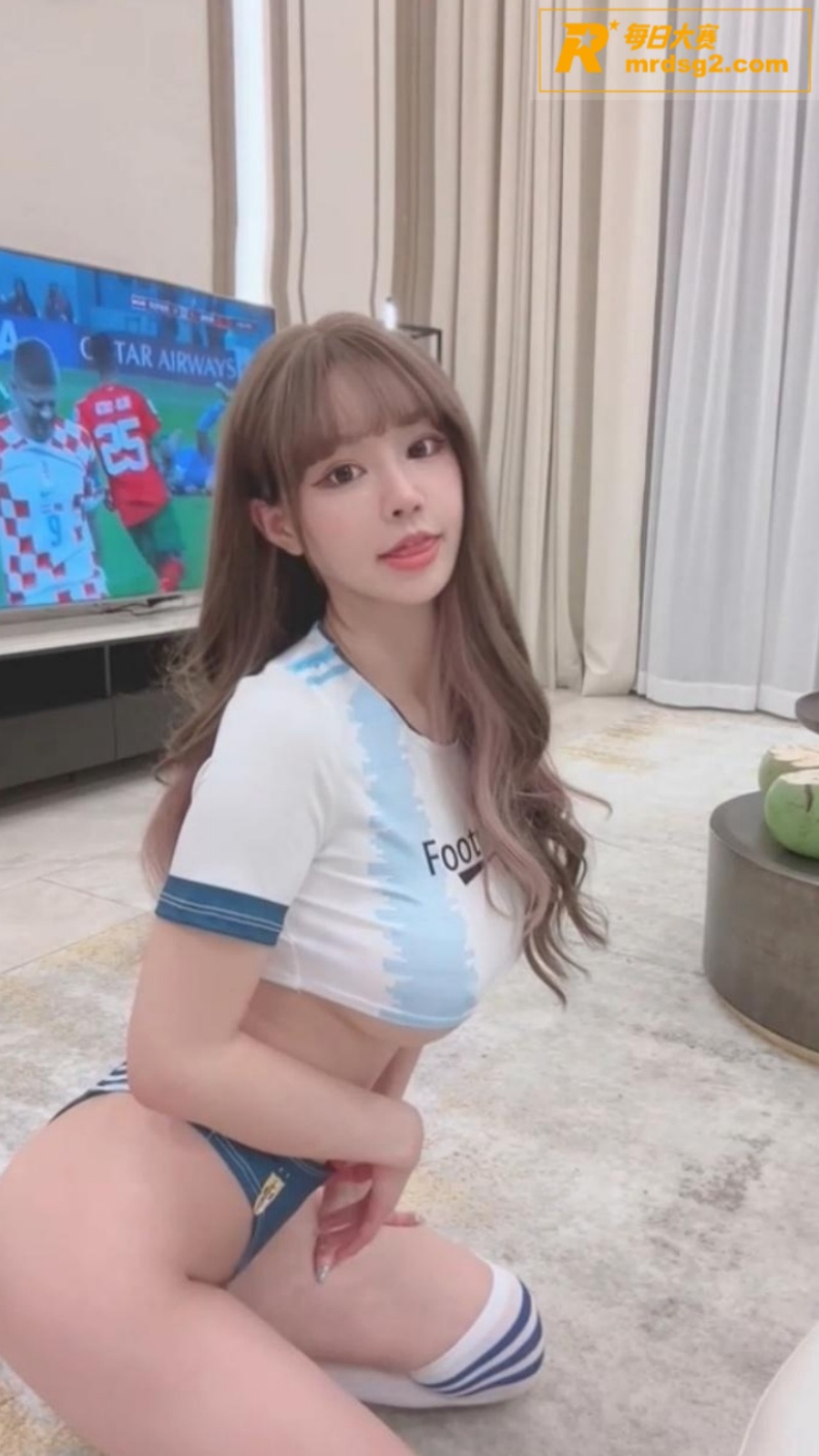 巨乳网红御姐女神 朱相关图片1