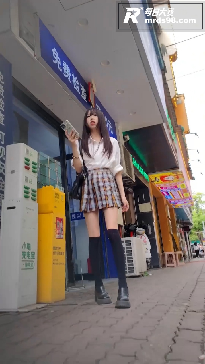 街拍抄底大神 偷拍极相关图片6
