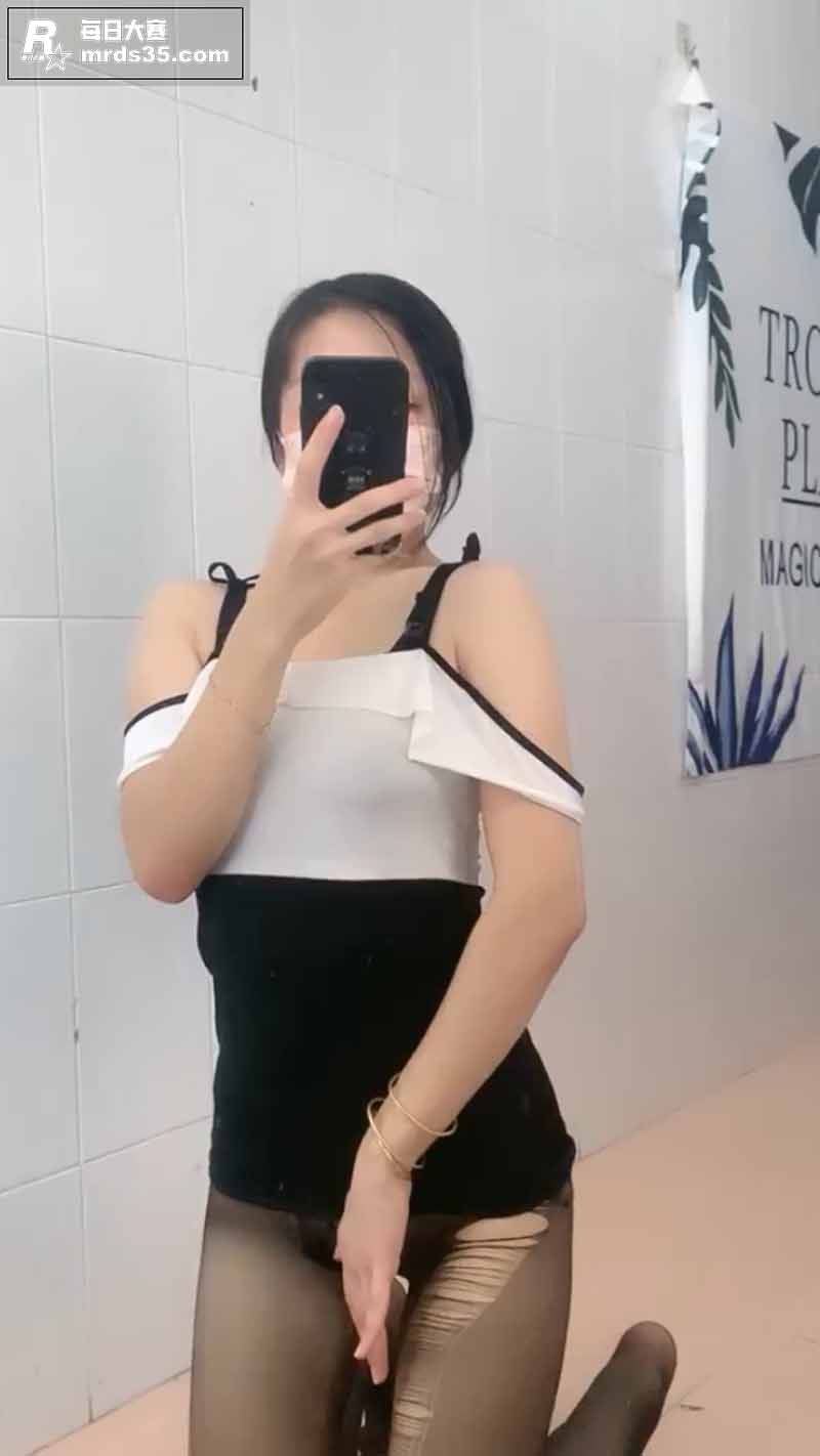 快手极品美乳学生妹 相关图片1