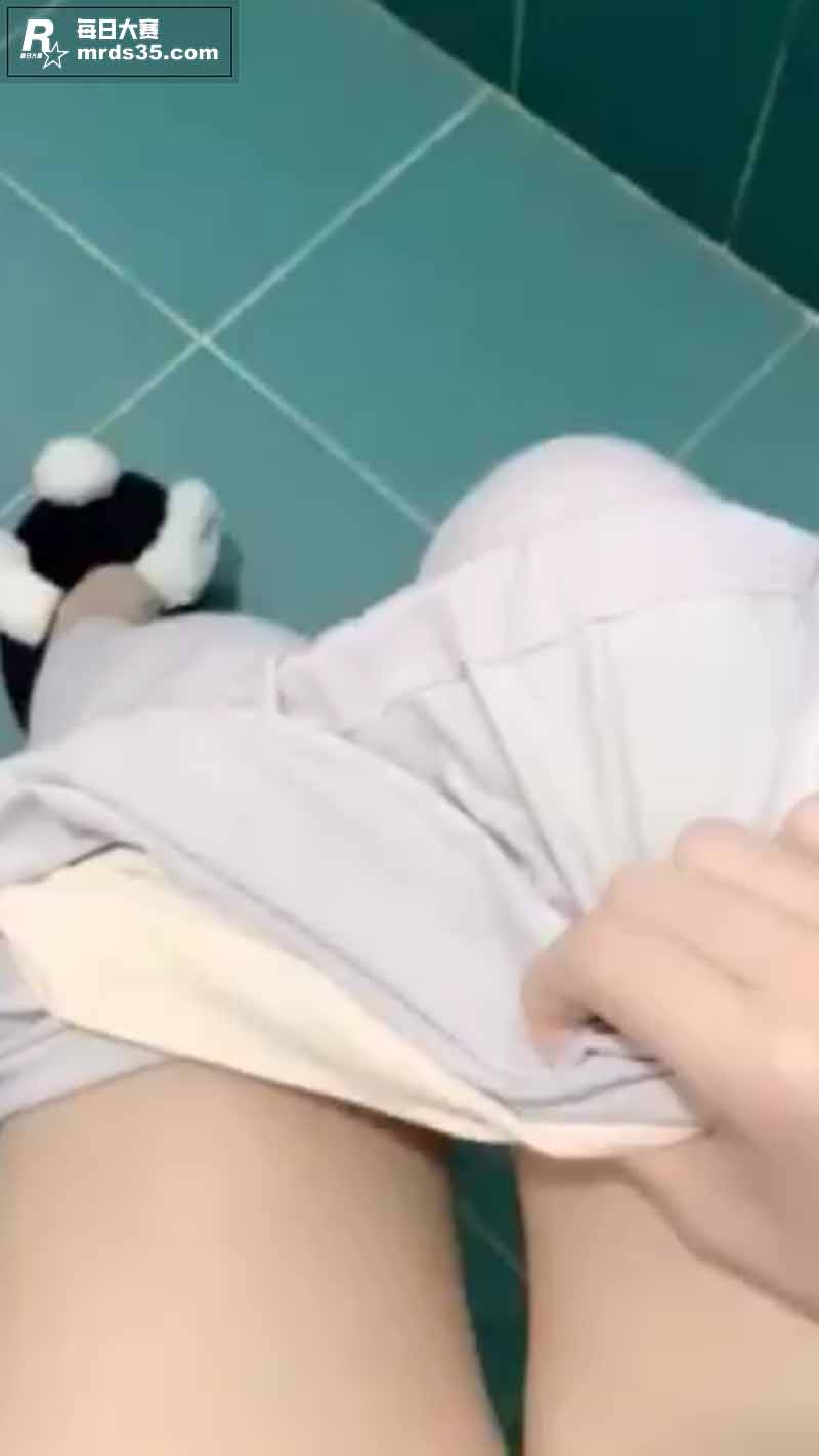 快手极品美乳学生妹 相关图片5