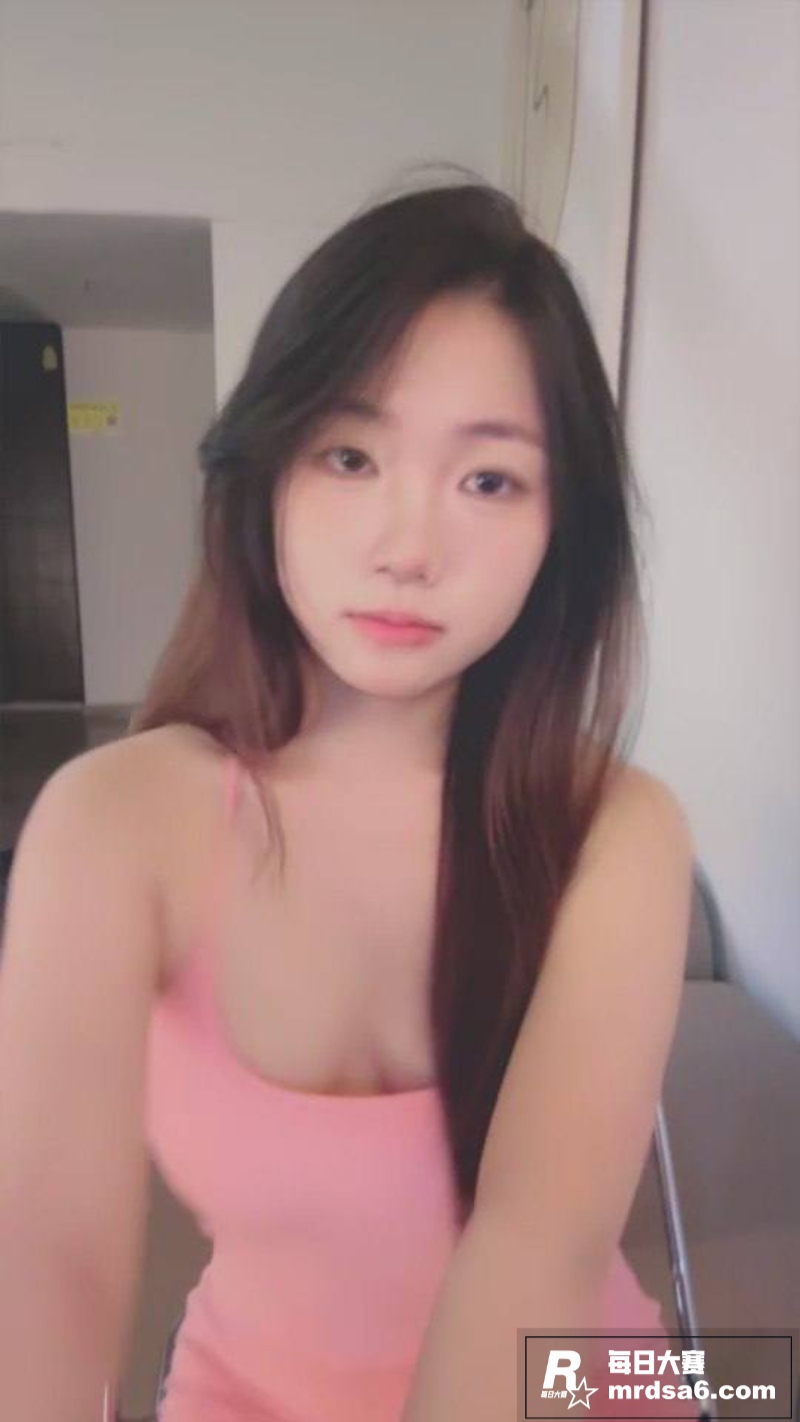 高颜值清纯反差女大学相关图片1