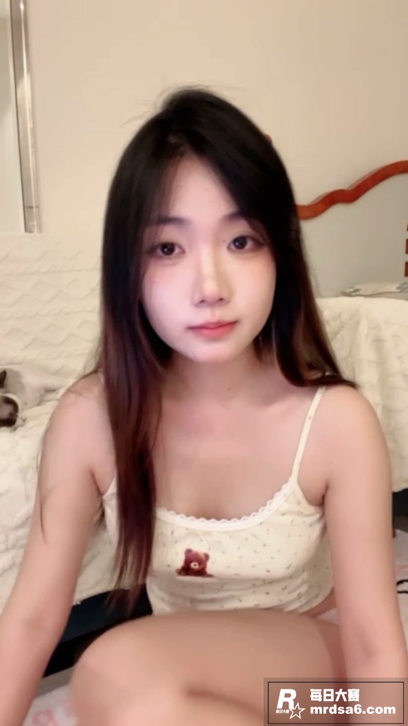 高颜值清纯反差女大学相关图片4