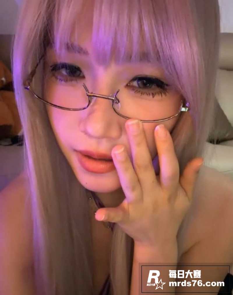 20岁极品美女 扮演相关图片1