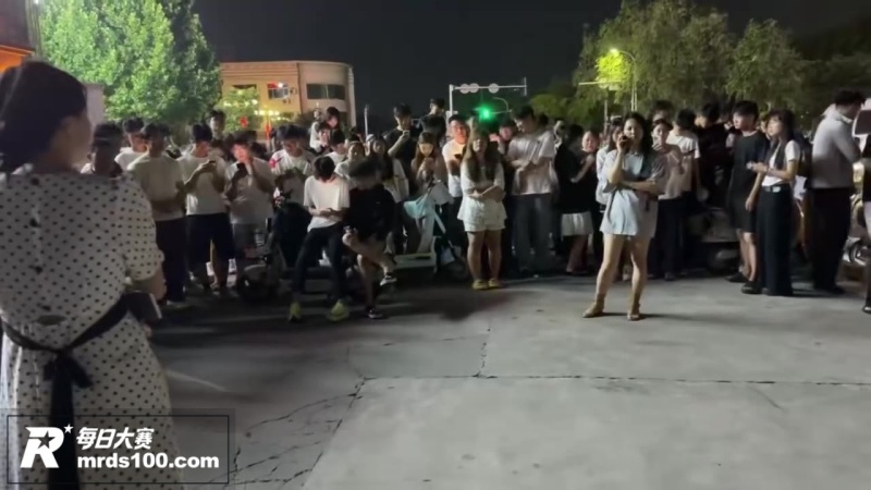 临沂街头抓小三引发激相关图片7