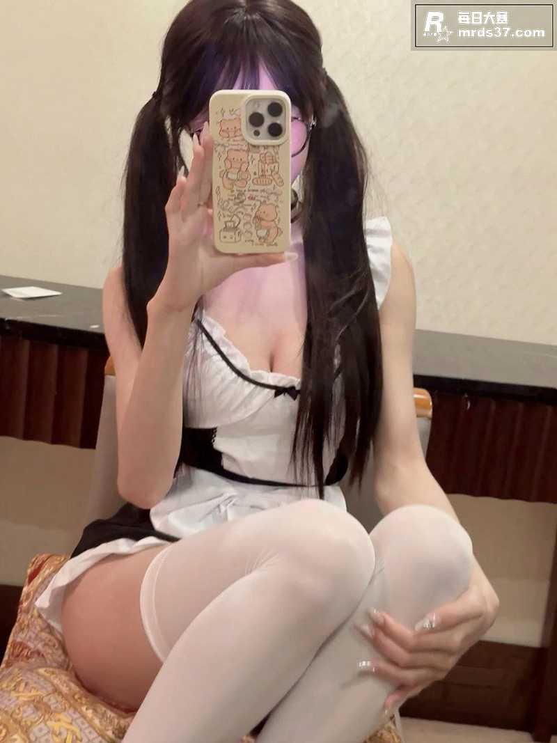 推特高颜值纯欲萝莉学相关图片11