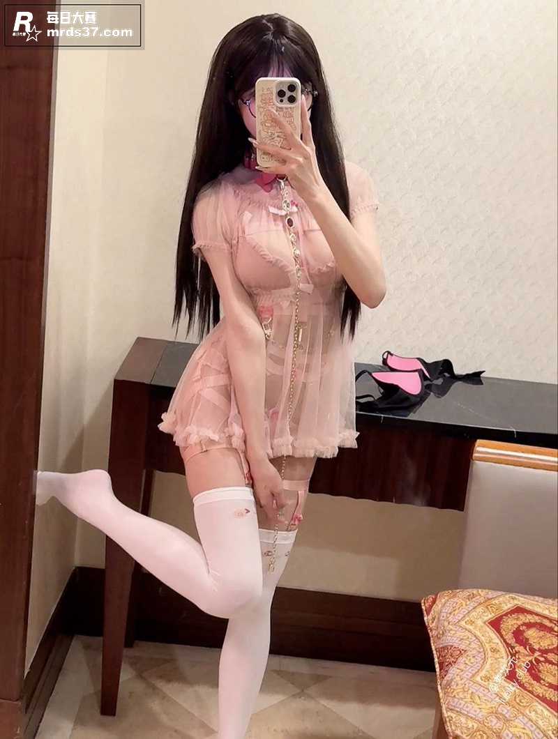 推特高颜值纯欲萝莉学相关图片19