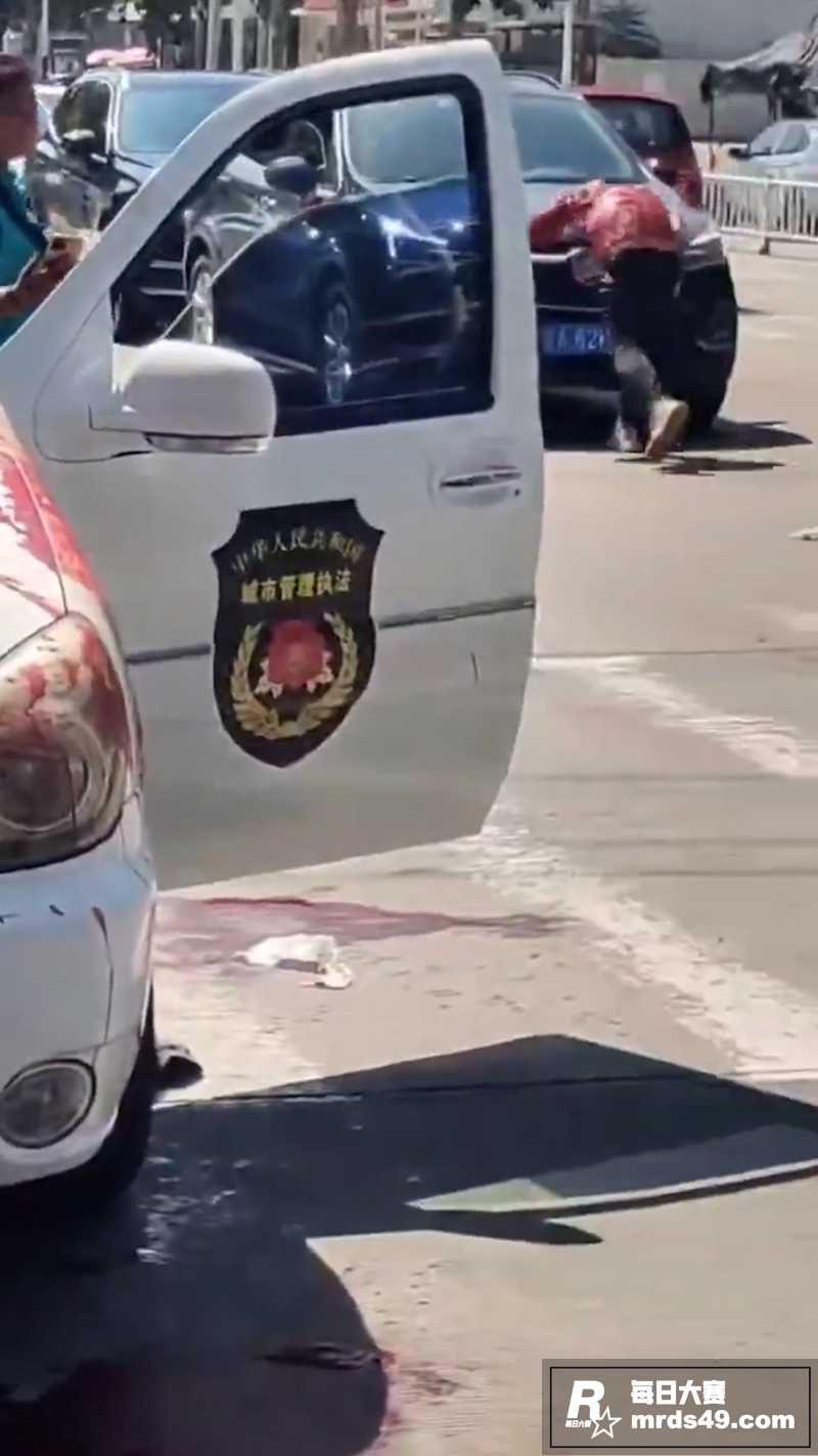 山东泰安小贩与城管爆相关图片2