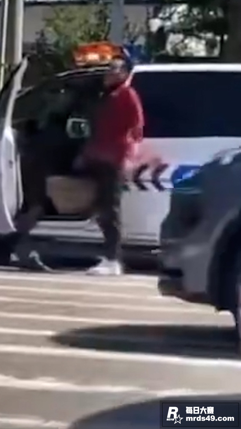 山东泰安小贩与城管爆相关图片3