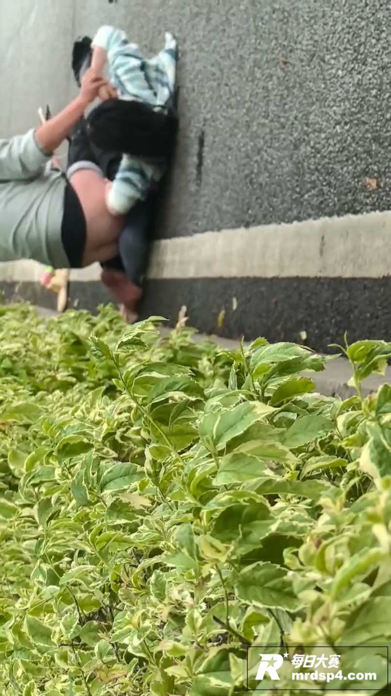 山西太原街头男女当众相关图片2