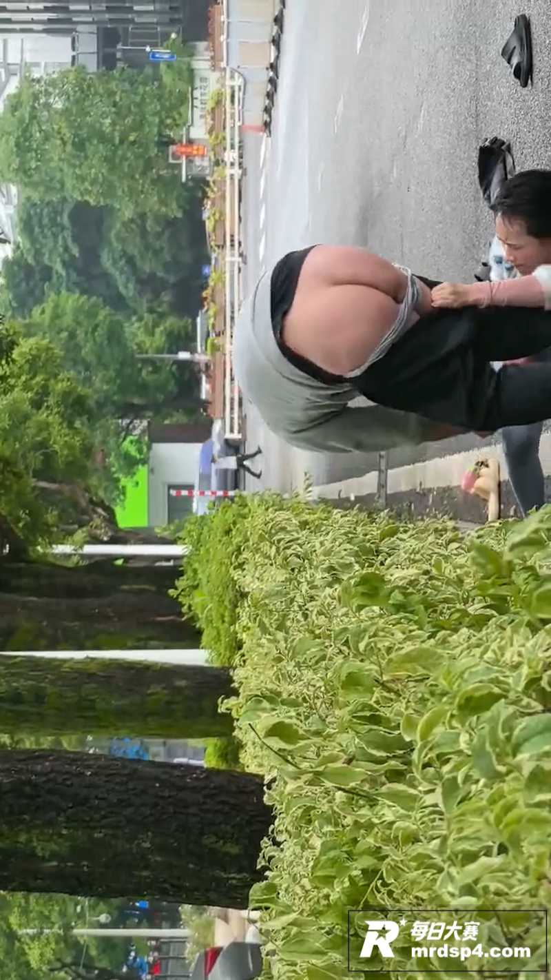 山西太原街头男女当众相关图片4