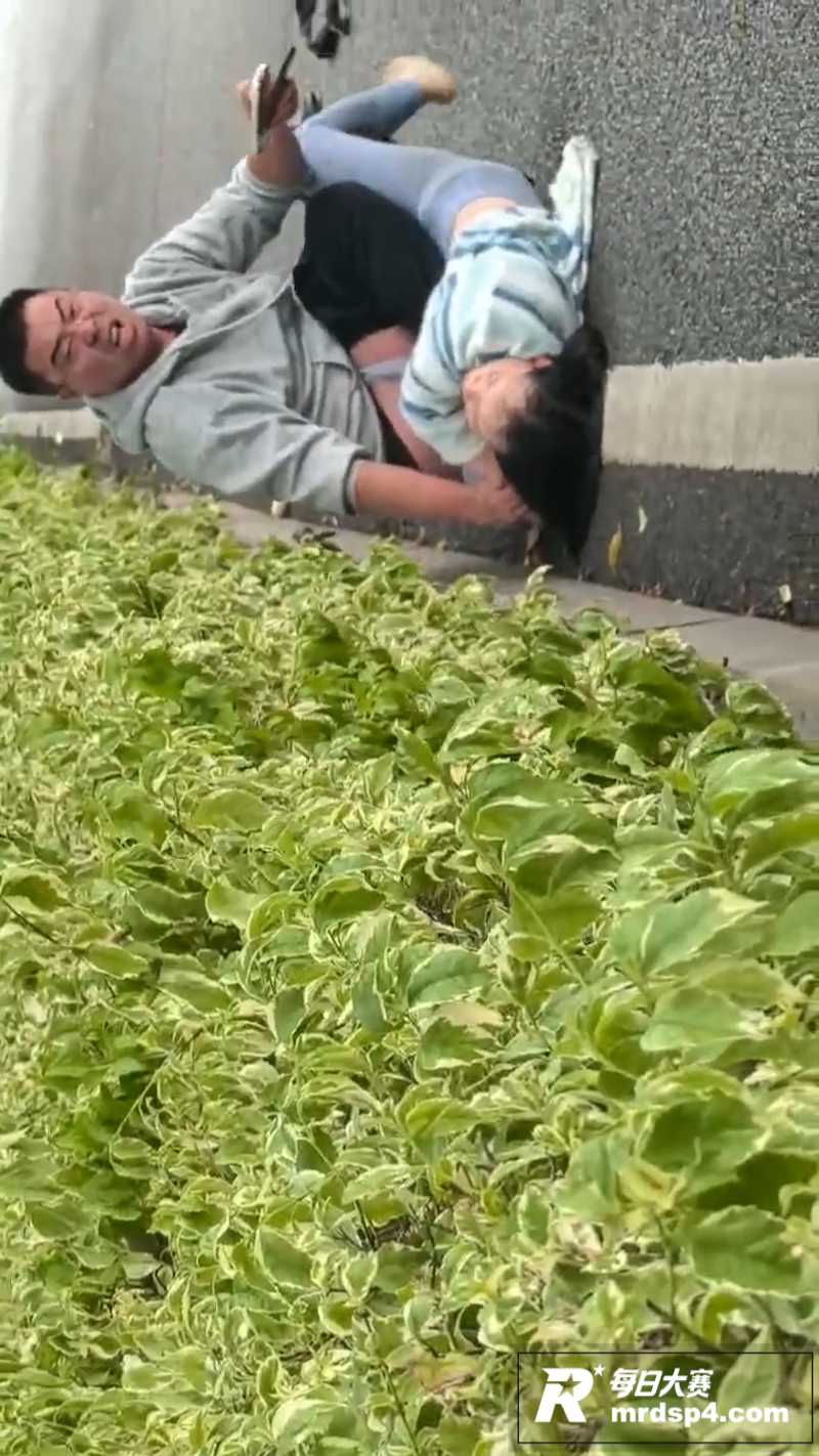 山西太原街头男女当众相关图片7