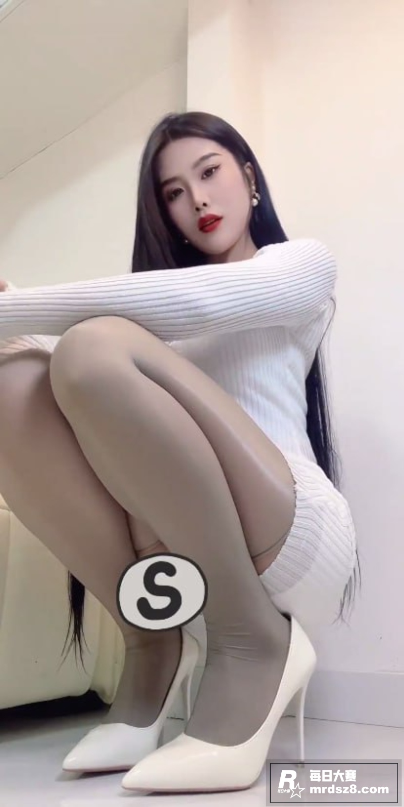 抖音女网红 柠檬不酸相关图片2