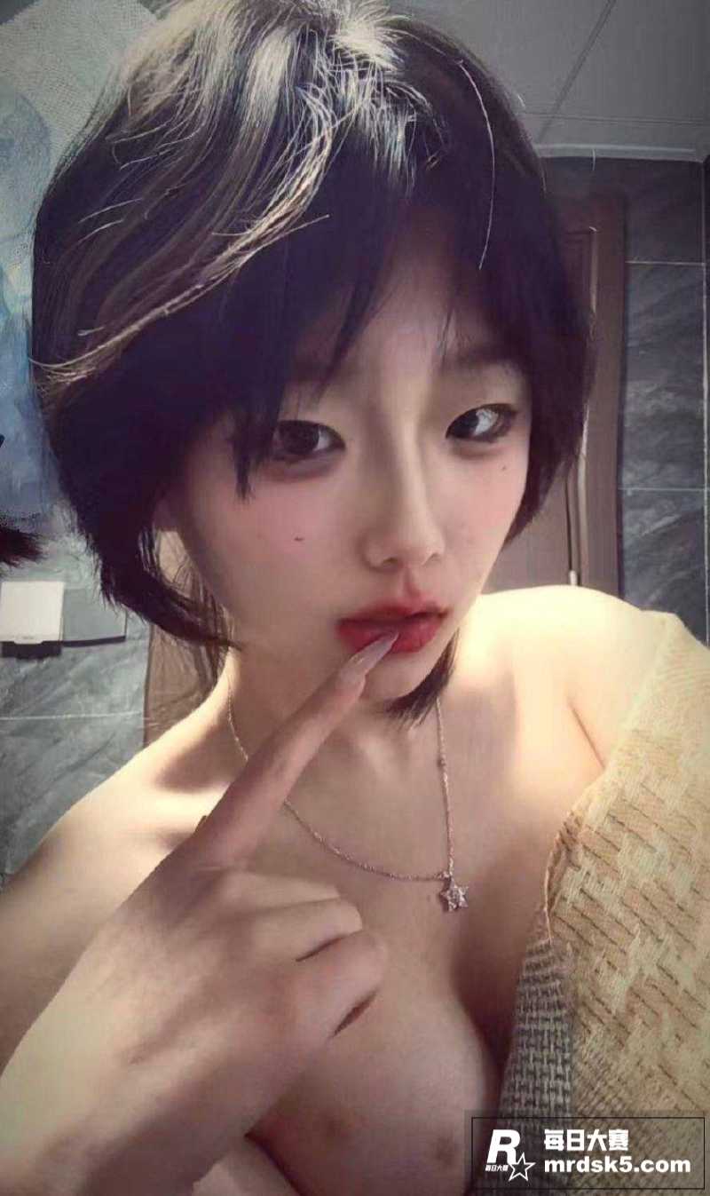 郑州西亚斯学院反差婊相关图片1