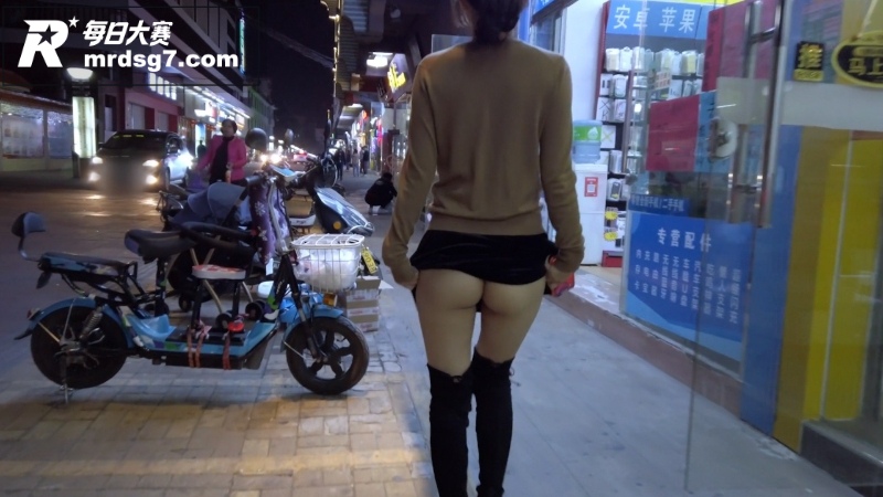 推特露出界天花板 F相关图片2