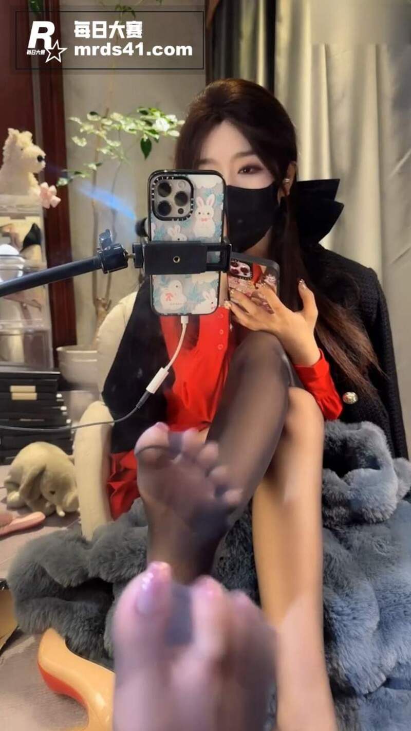 易直播丝足女神 赵一相关图片4