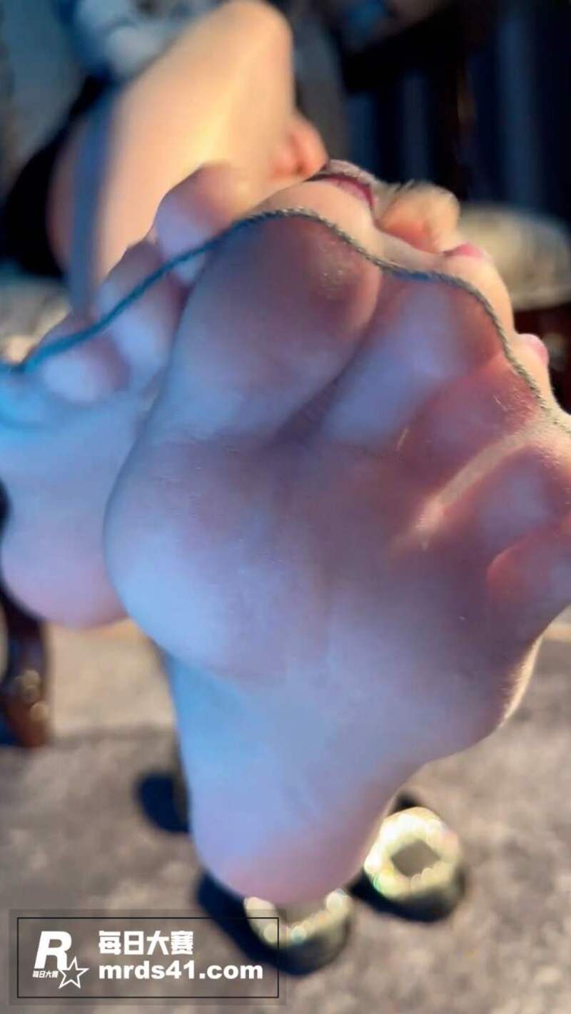 易直播丝足女神 赵一相关图片7