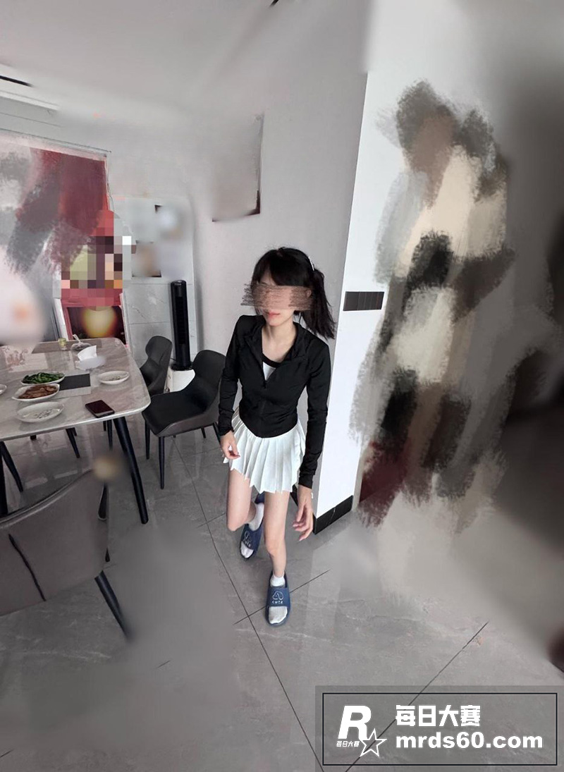 海角社区 意淫自己妹相关图片1
