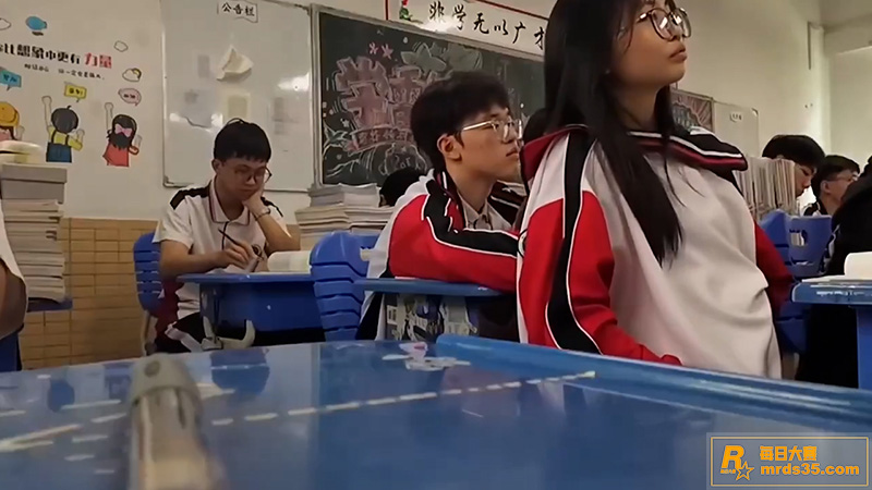 万人求高中生上课摸奶相关图片6
