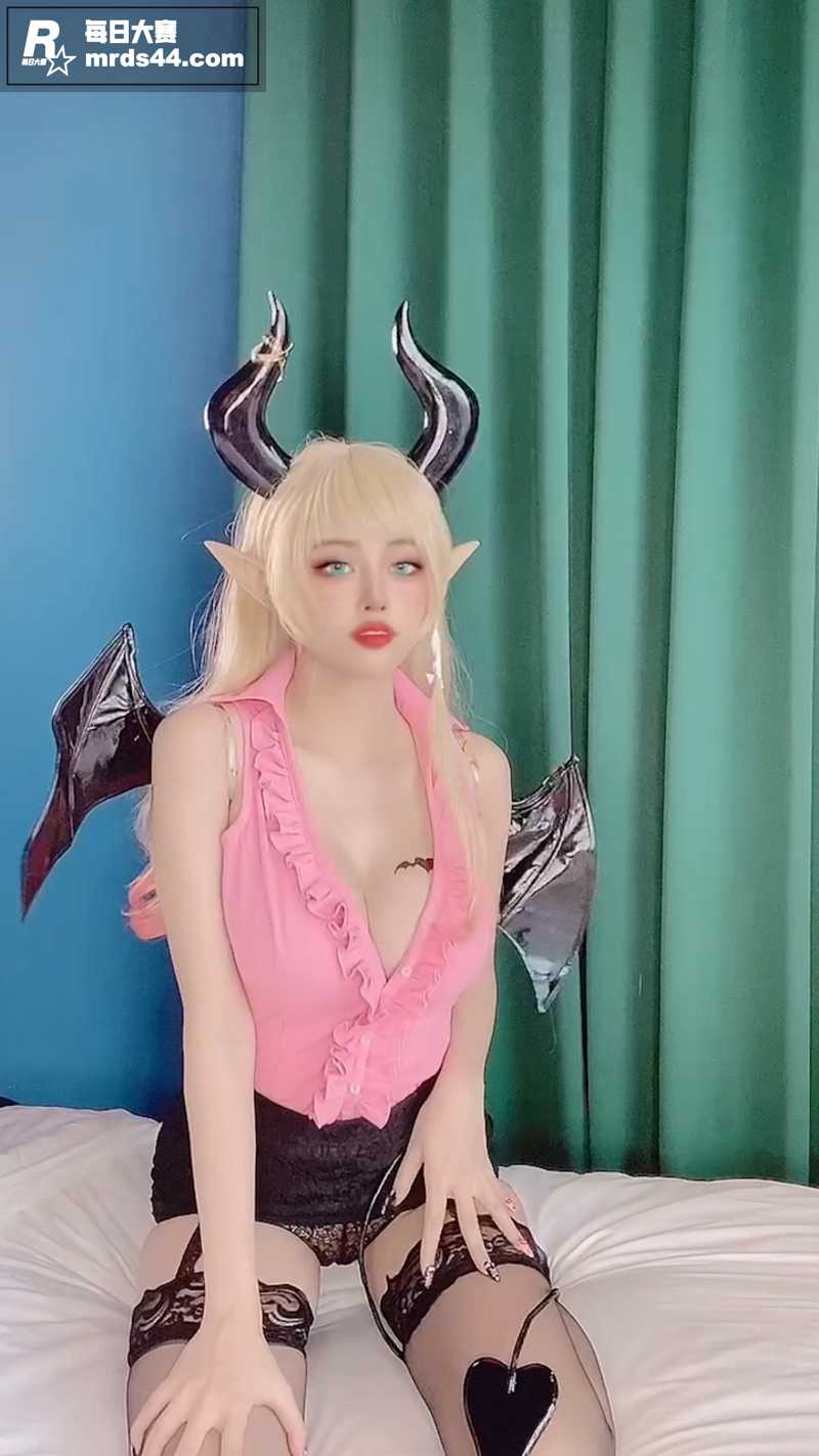 推特巨乳福利姬 By相关图片2