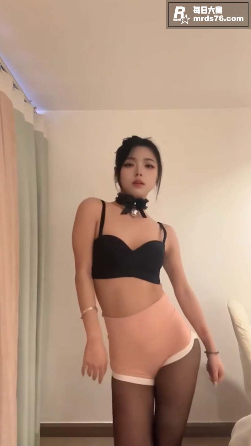 推特巨乳舞姬 小兔奶相关图片8