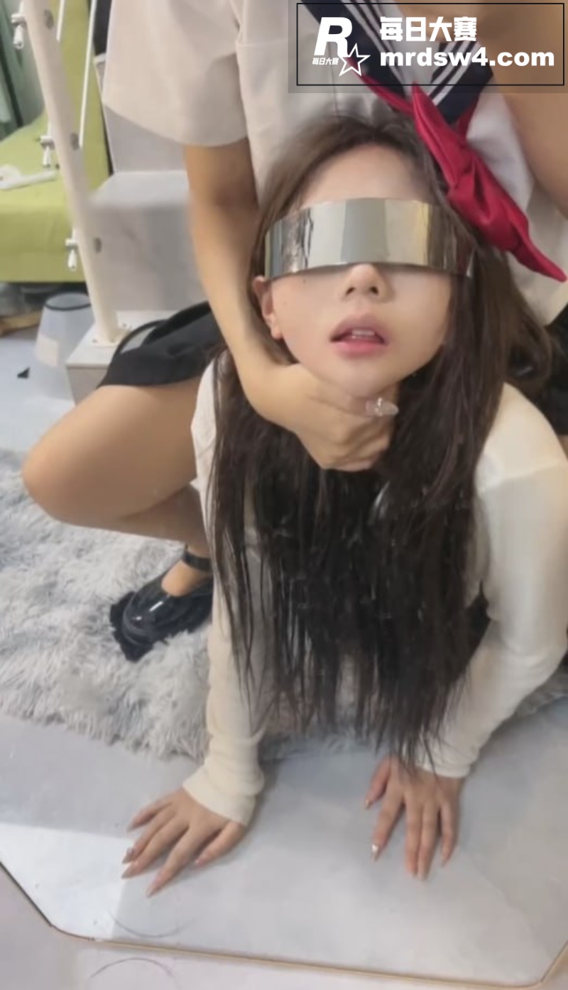 制服短发JK女神 与相关图片8