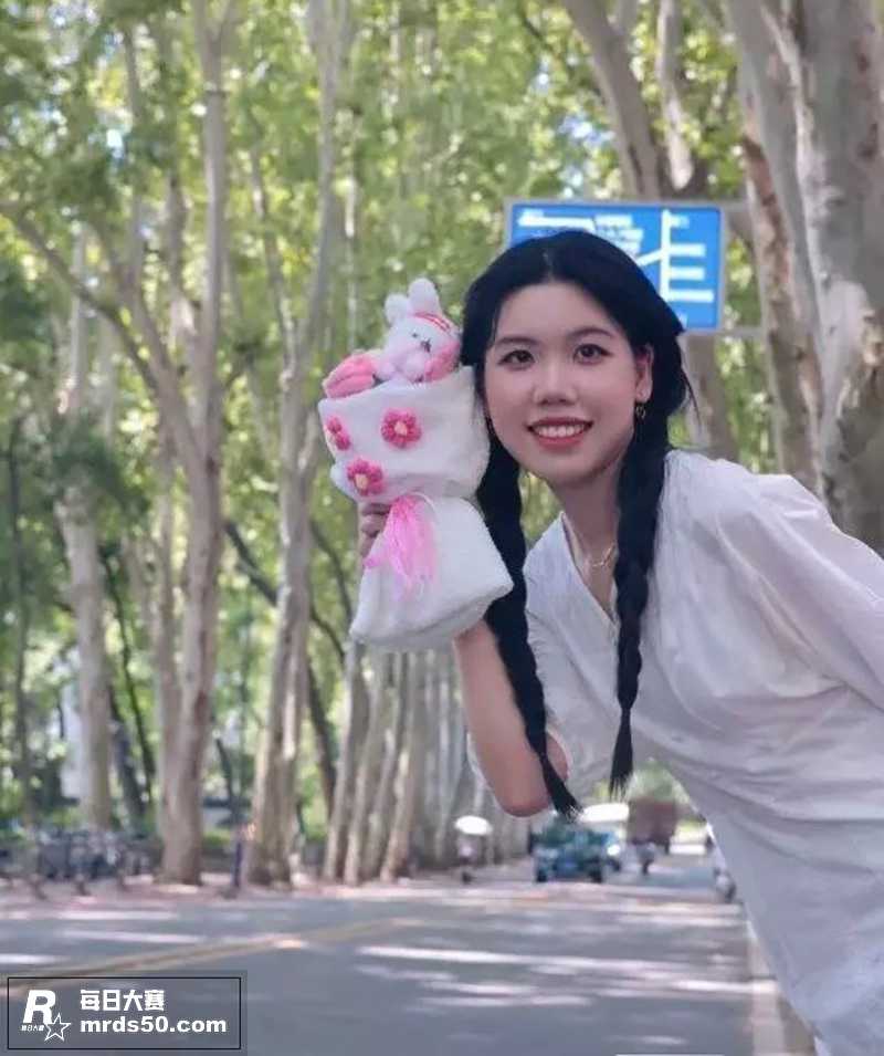 高颜值清纯学生妹 小相关图片1