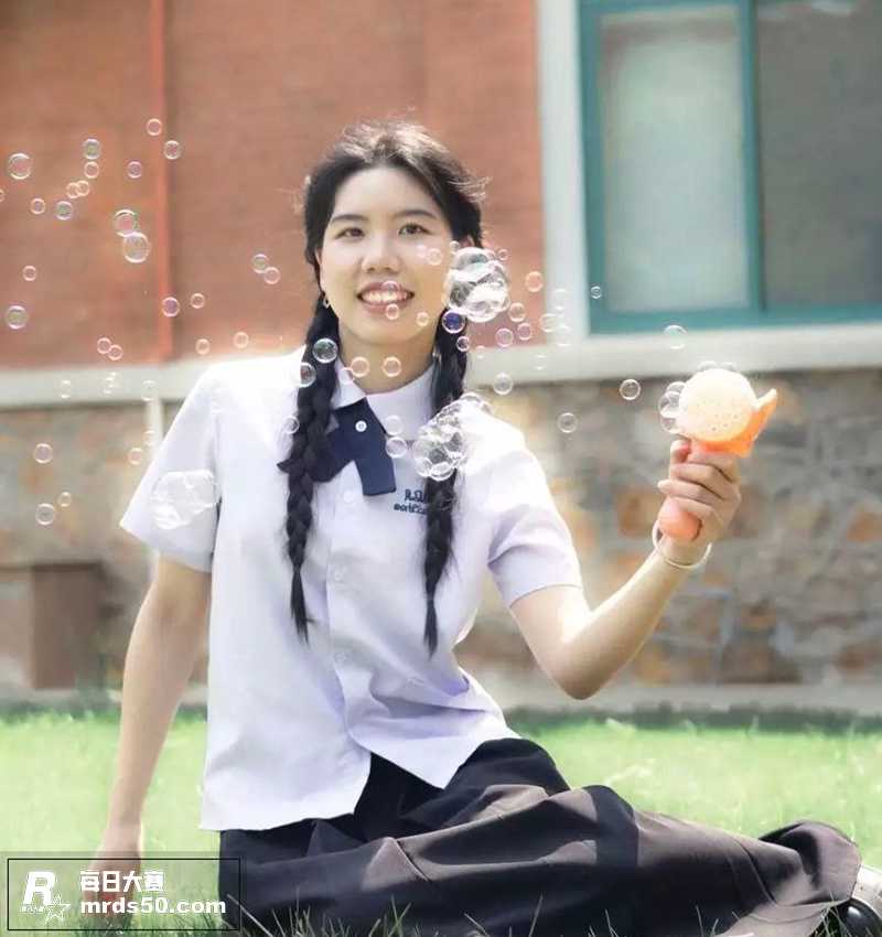 高颜值清纯学生妹 小相关图片2