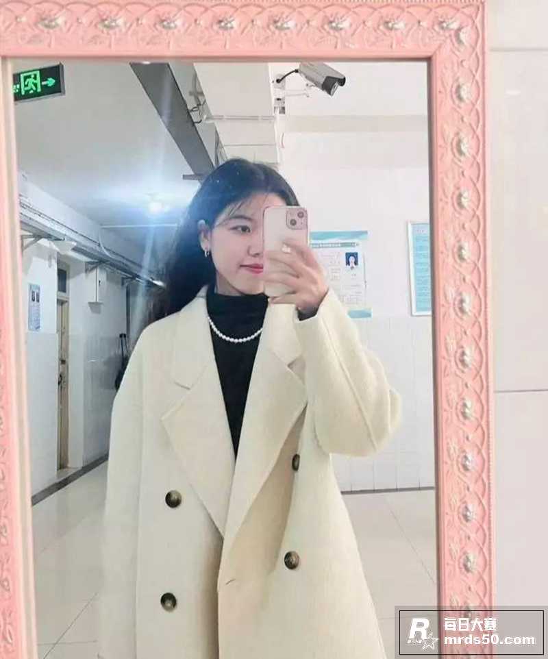 高颜值清纯学生妹 小相关图片4