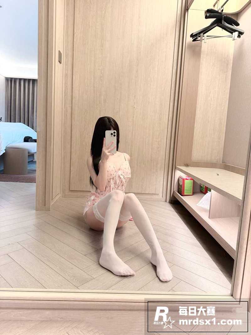推特顶级萝莉福利姬 相关图片23