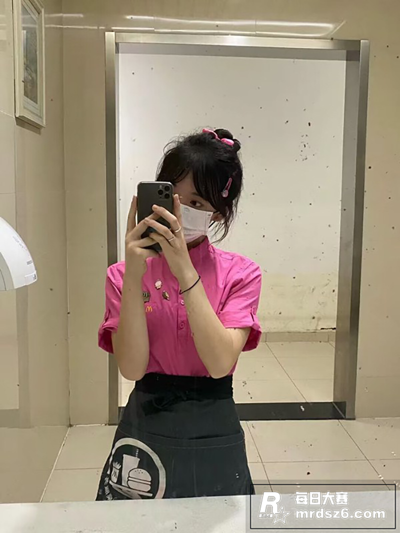 高颜值清纯兼职美术生相关图片3