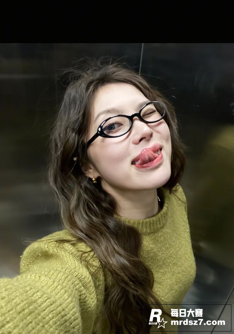 上海浦东反差眼镜妹 相关图片2