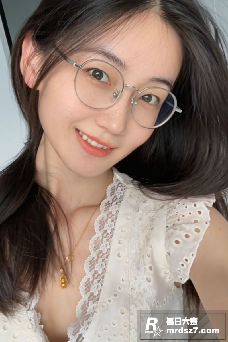 上海浦东反差眼镜妹 相关图片5