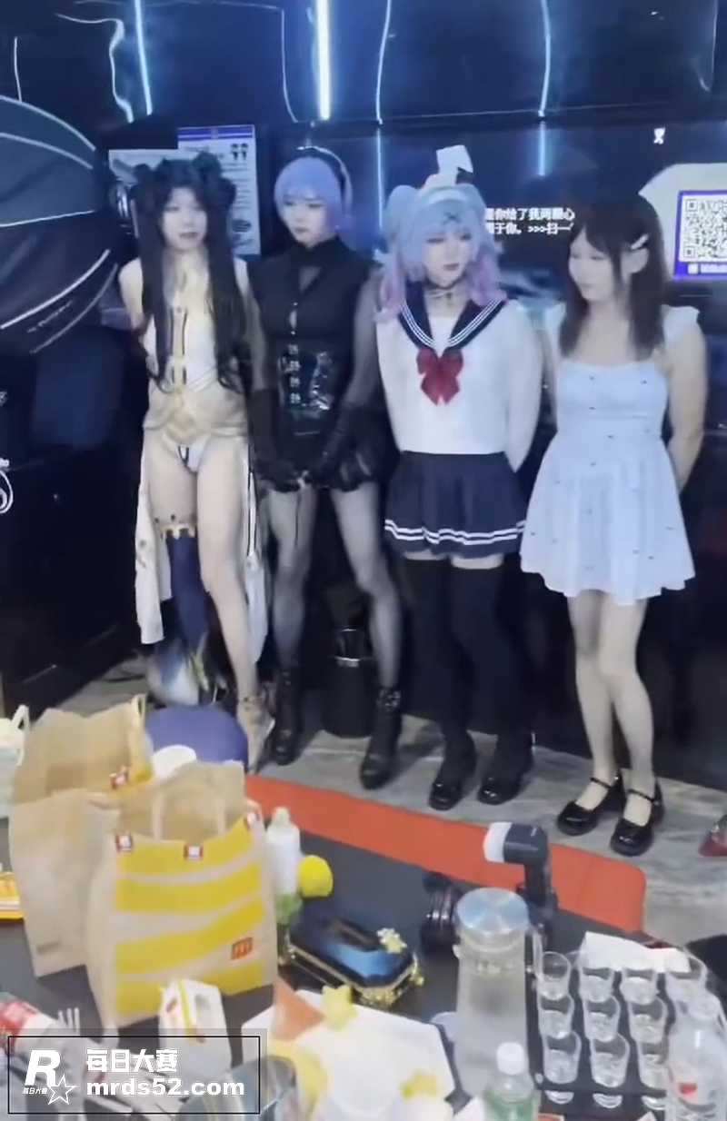 极品小伪娘 跟朋友一相关图片5