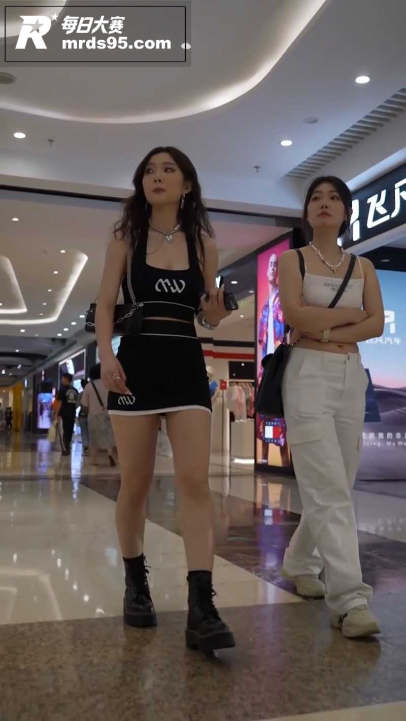街拍抄底大神 偷拍黑相关图片1
