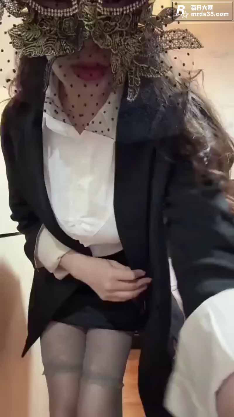抖音极品骚少妇 馨月相关图片2