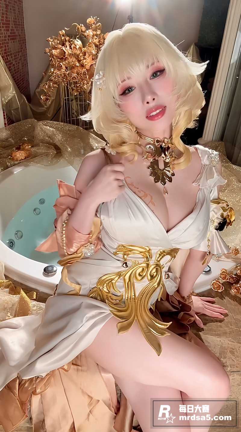 巨乳尤物Coser 相关图片11