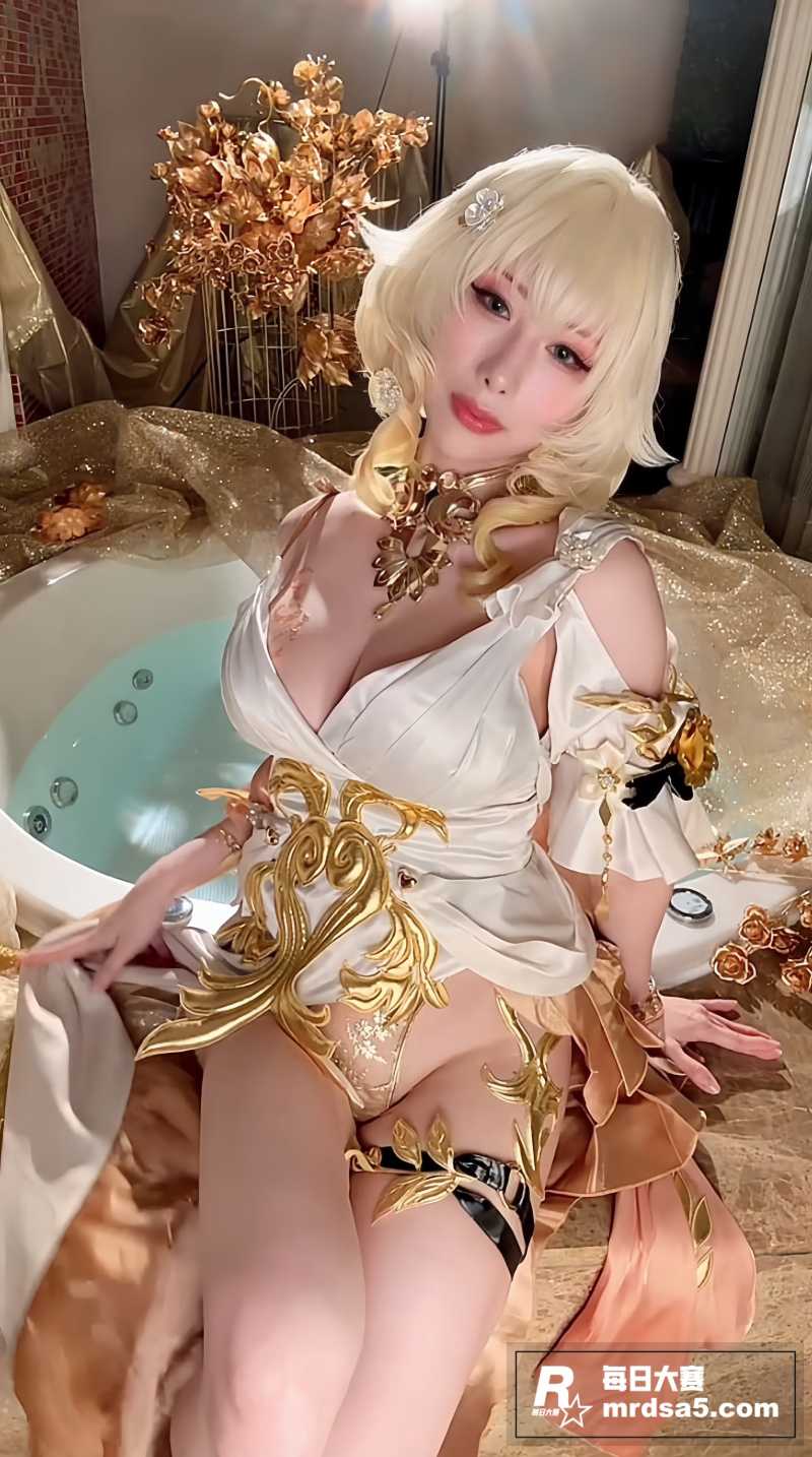 巨乳尤物Coser 相关图片12