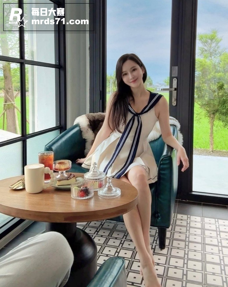 极品高颜值巨乳旅行博相关图片2