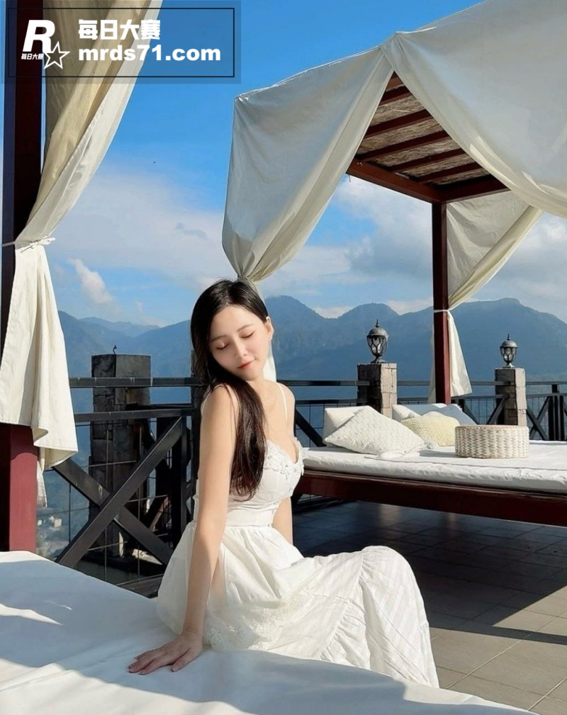 极品高颜值巨乳旅行博相关图片11