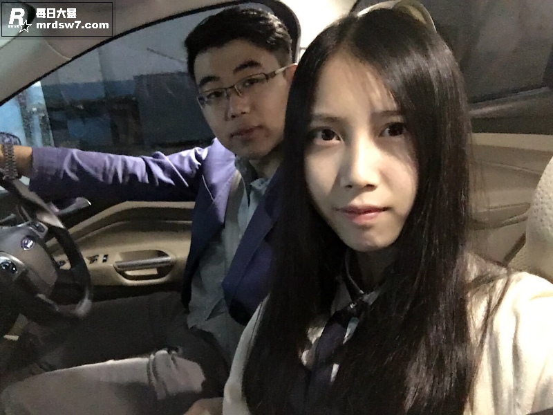 公司清纯职员小妹和男相关图片2