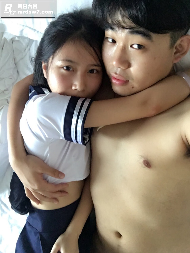 公司清纯职员小妹和男相关图片3