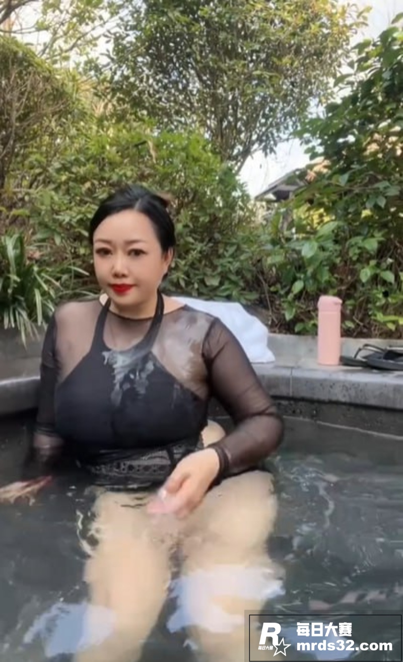 快手36D微胖巨乳熟相关图片2