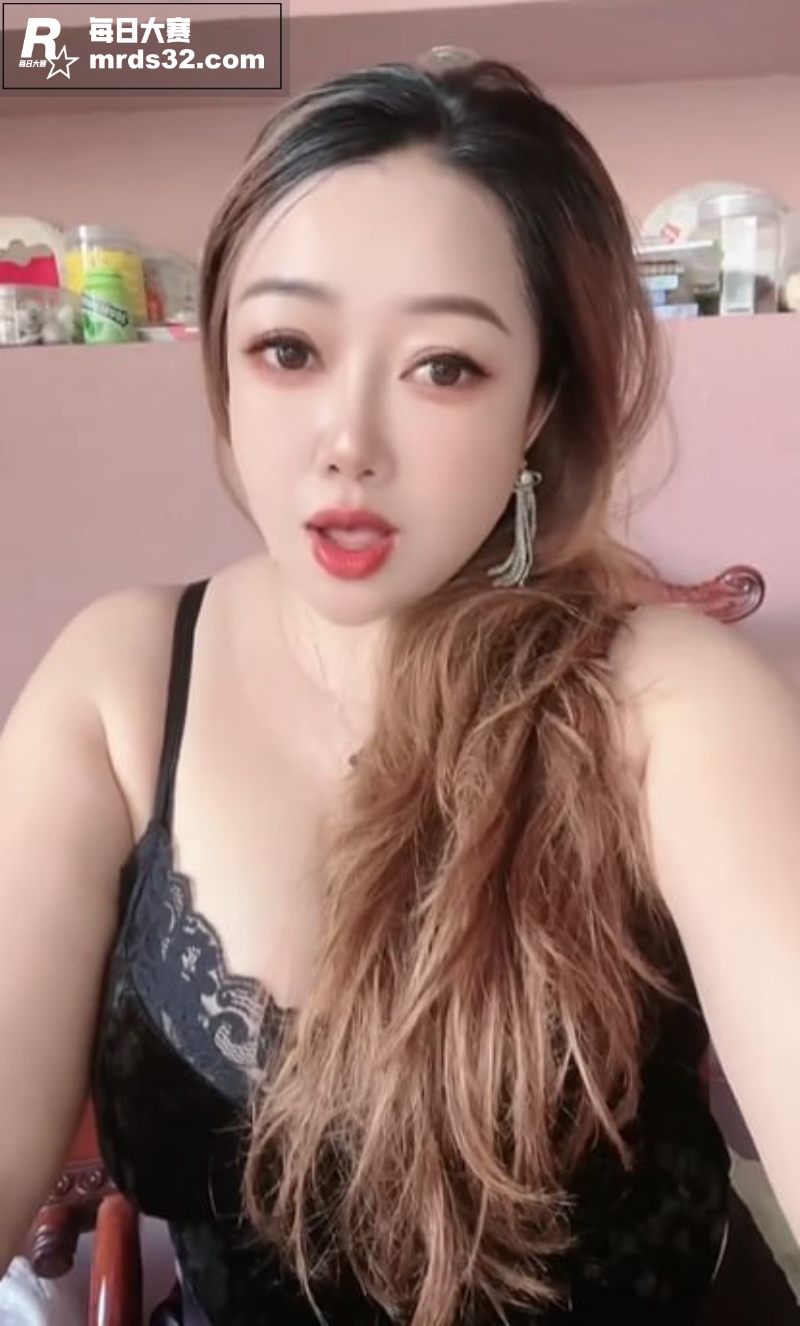 快手36D微胖巨乳熟相关图片4