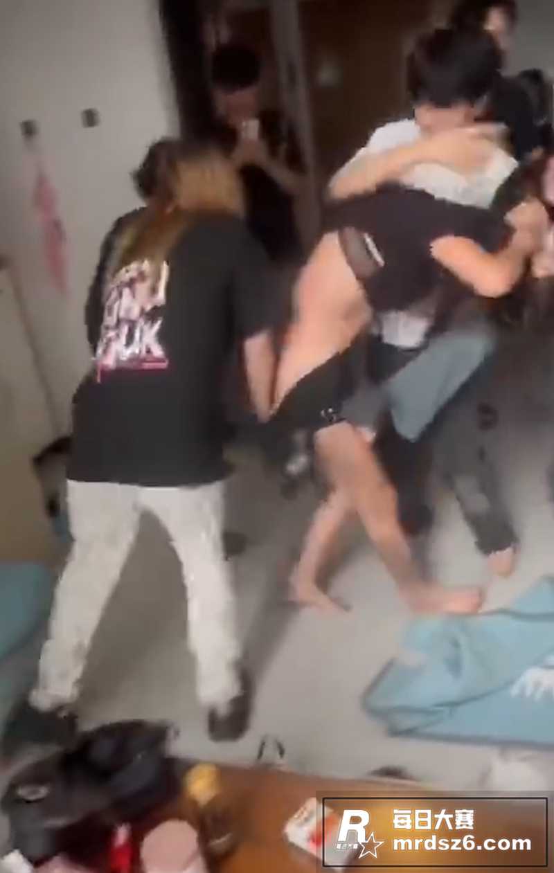 第一视角体验抓奸现场相关图片11
